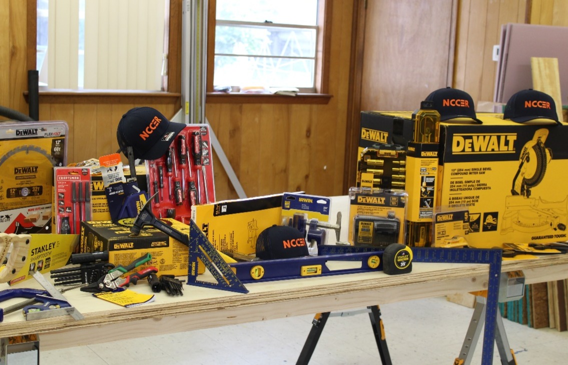 A table with tools on it Description automatically generated with low confidence