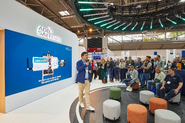 A person speaking in front of a large group of peopleAI-generated content may be incorrect.