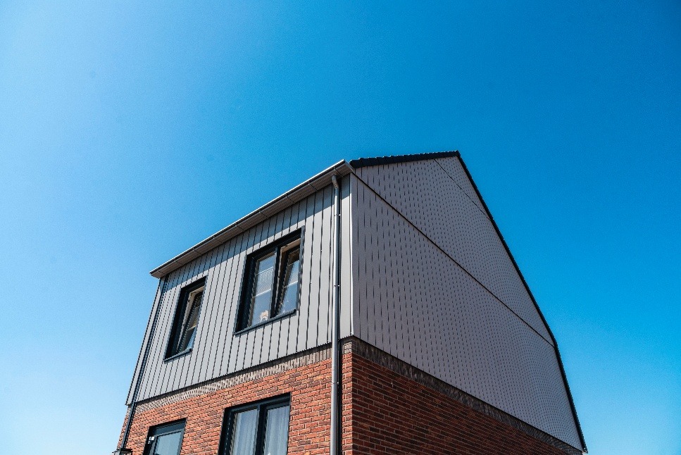 A building with a roofAI-generated content may be incorrect.