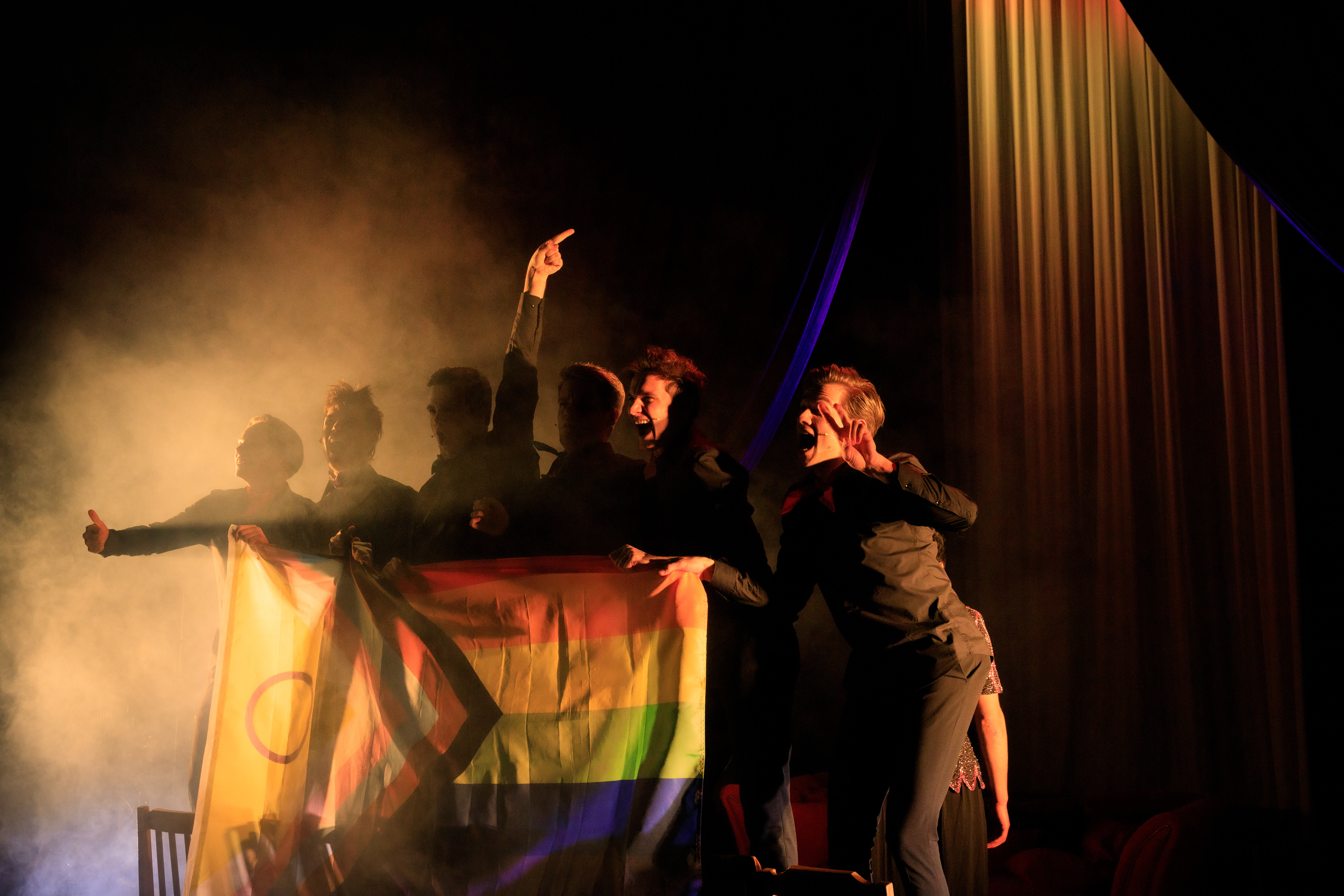 Feature: VOORPROEFJES VAN SPRING AWAKENING EN DE MOL EN DE PARADIJSVOGEL OP DE UITMARKT!  Image