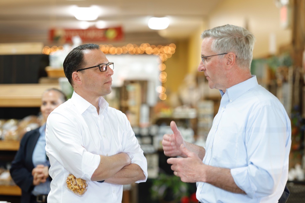 A person in a white robe talking to a person in a white robe

Description automatically generated with low confidence